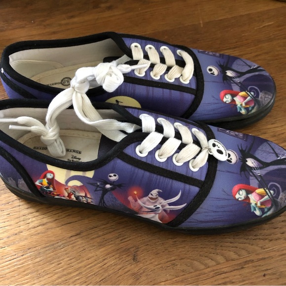Disney Nightmare Before Christmas Women’s Sneaker by Bradford Exchange Size 6 - Picture 2 of 11